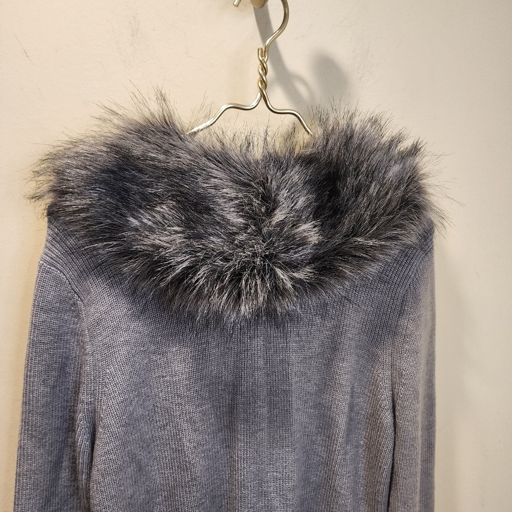 WHBM Women's Button Down Gray Cardigan with Faux Fur Collar Size M - Picture 4 of 11